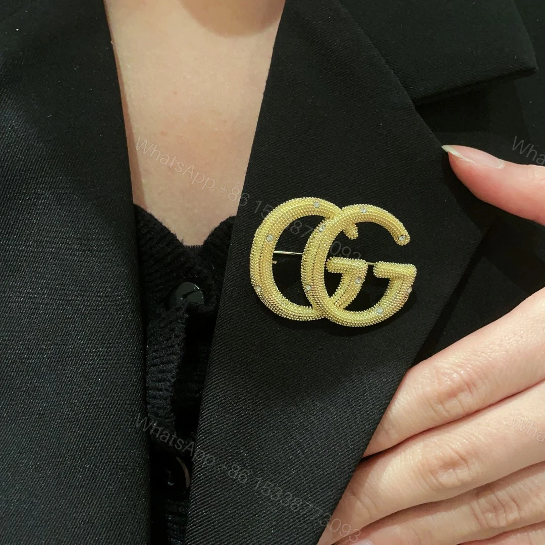 Gucci高仿金色雙G胸針 奢華質感造型出眾男女都能駕馭 — view 1