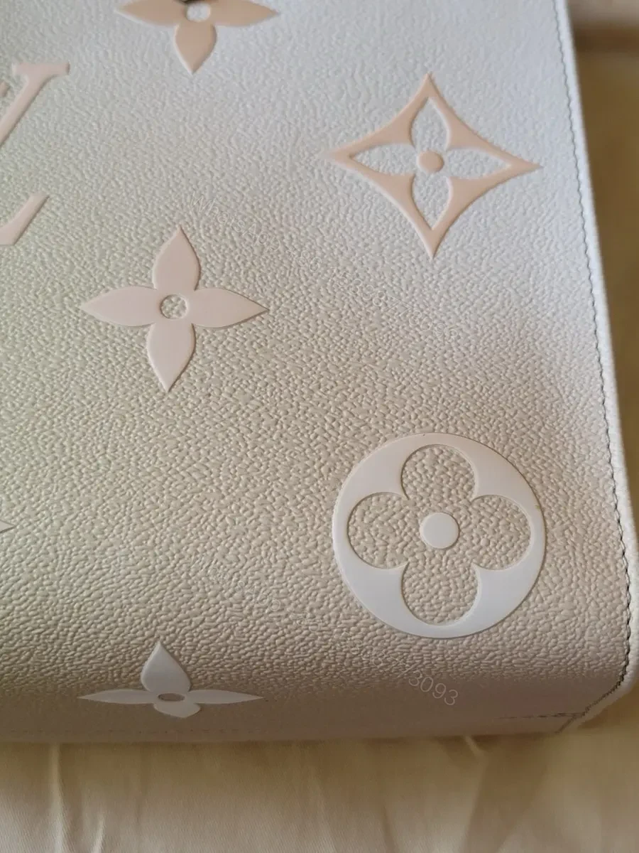 View 3 of Louis Vuitton OnTheGo MM tote bag from the “Spring in the City” collection