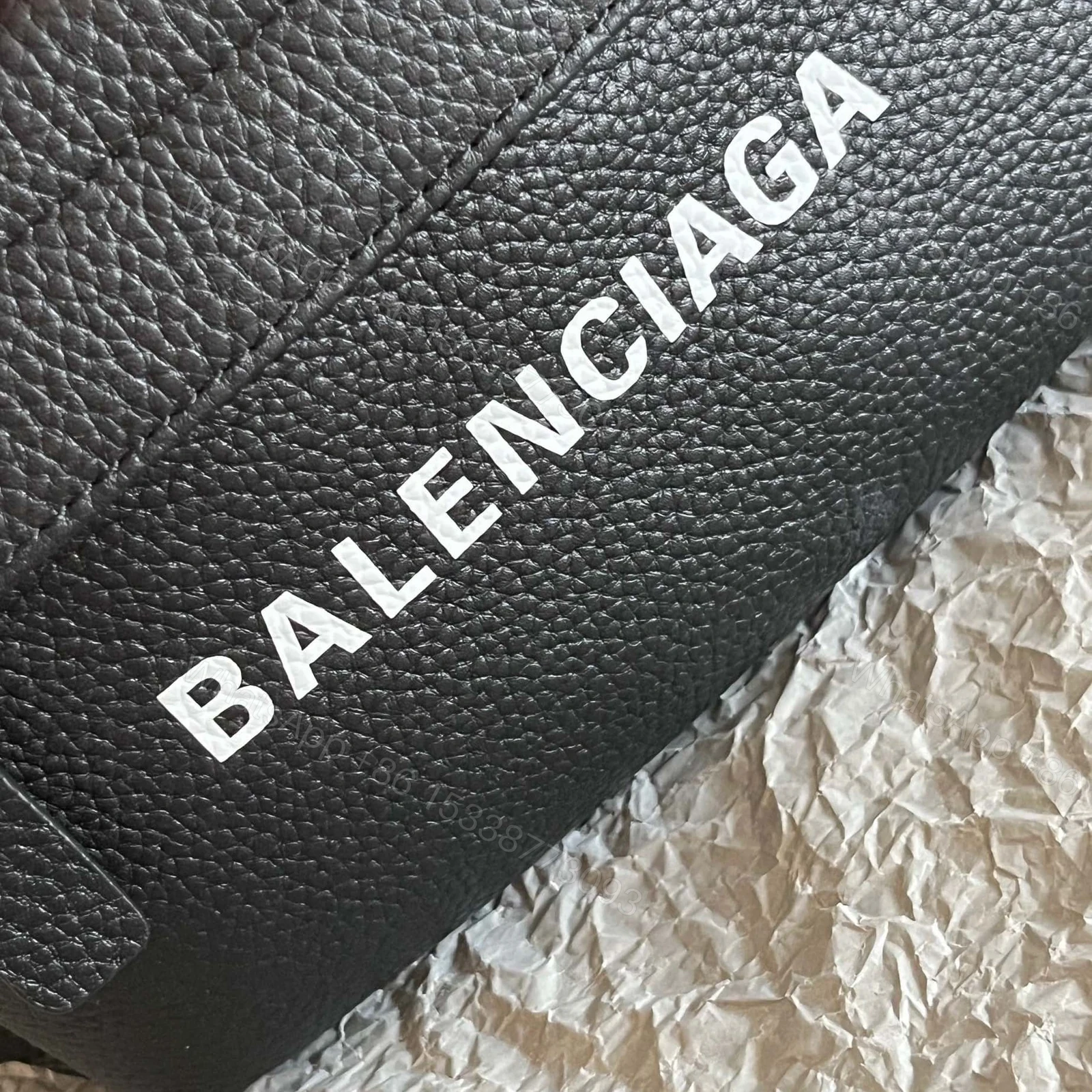 View 15 of 高仿Balenciaga男士小牛皮腰包