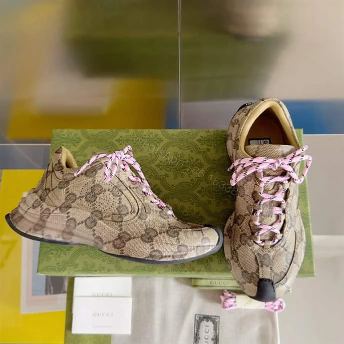 View 3 of MEN’S GUCCI RUN SNEAKER – GC140