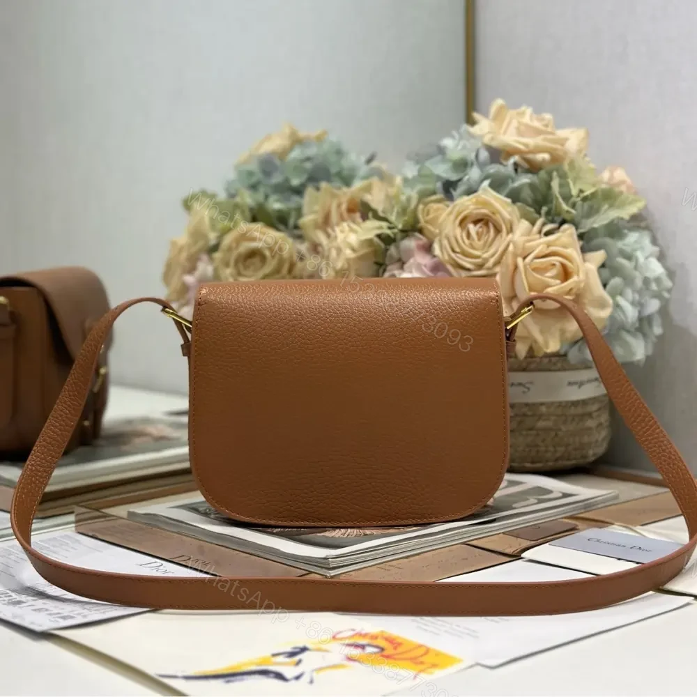View 2 of 高仿Dior*Bobby系列M931M44M牛皮斜挎包棕色中號免檢版