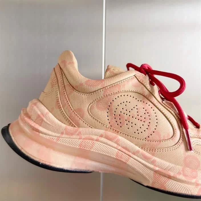 View 4 of MEN’S GUCCI RUN SNEAKER – GC144
