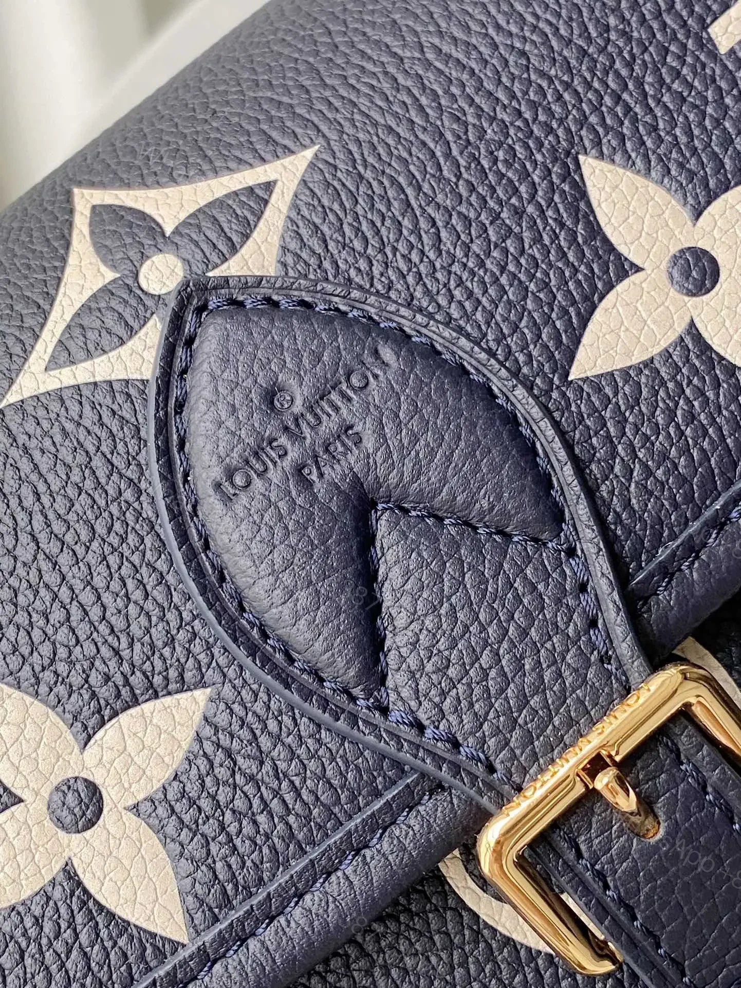View 5 of Louis Vuitton LV Diane Handbags Embossed Pattern 23x16x8.5cm