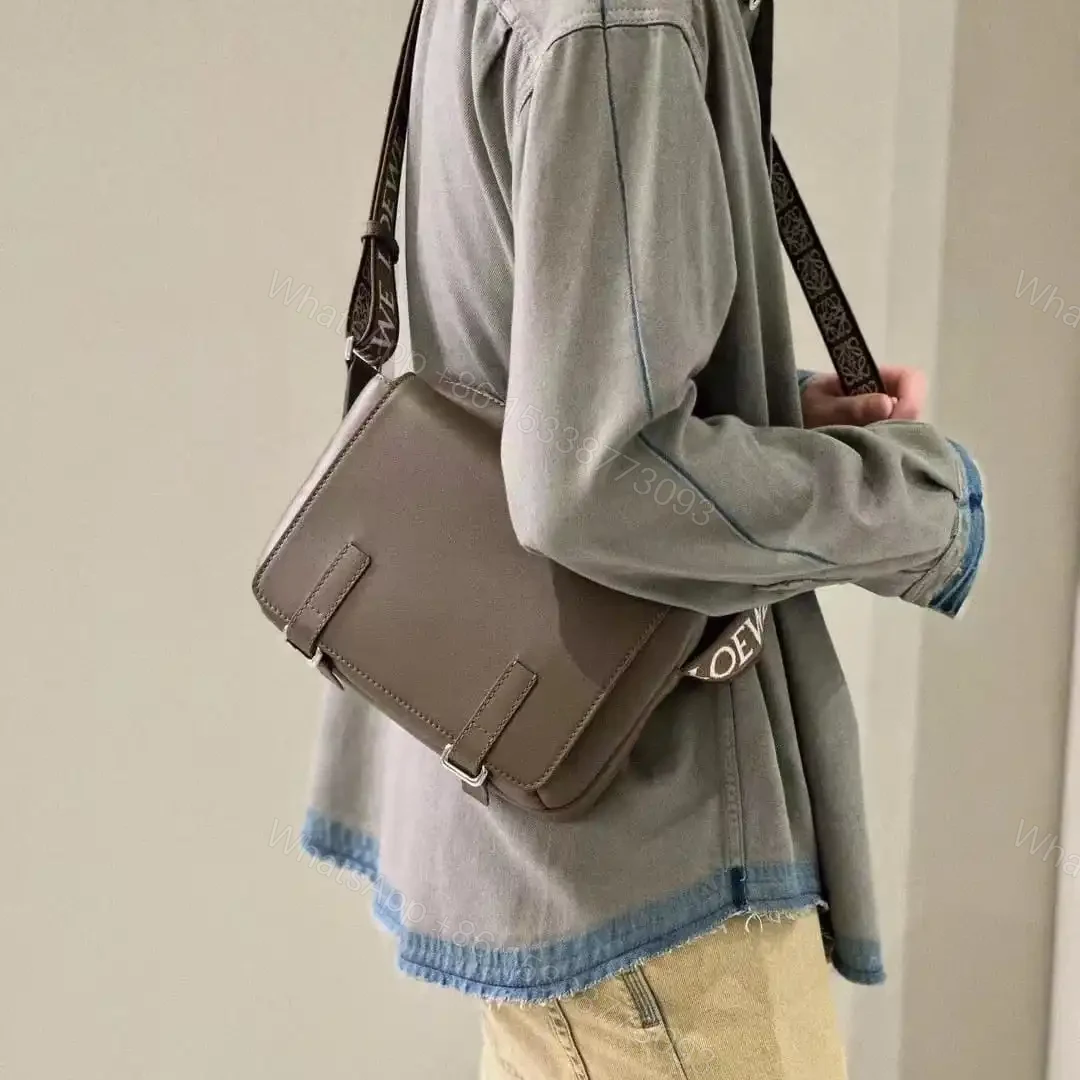 View 9 of 高仿Loewe*Military系列8721牛皮男士郵差包棕色小號免檢版
