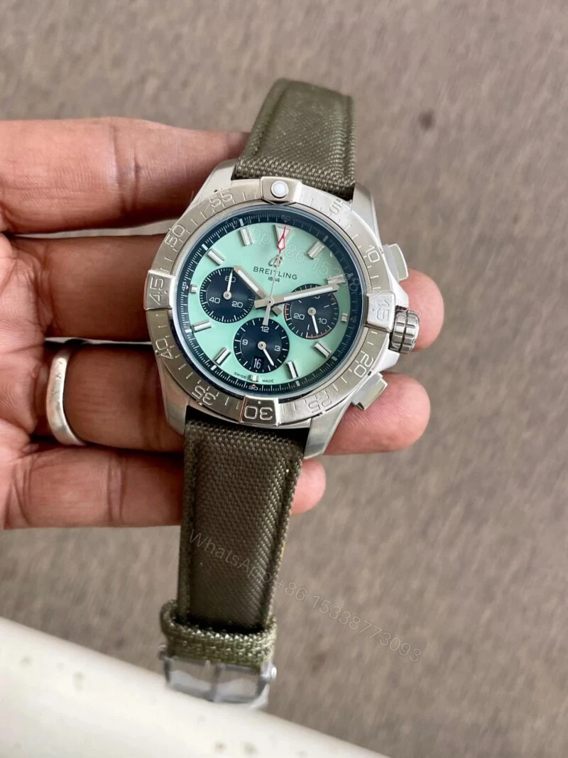 Breitling Avenger B01 Chronograph 44 Green Dial — view 1
