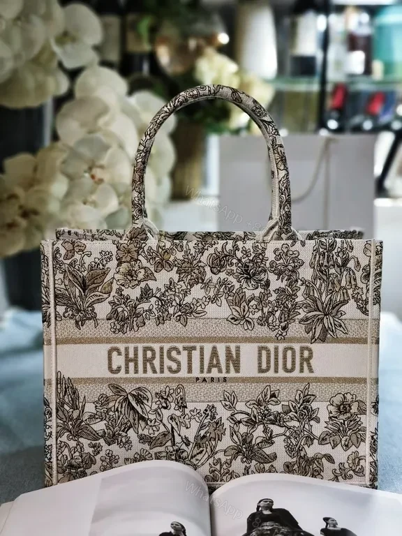 Chic Floral Structured Tote with Dior Branding — view 1