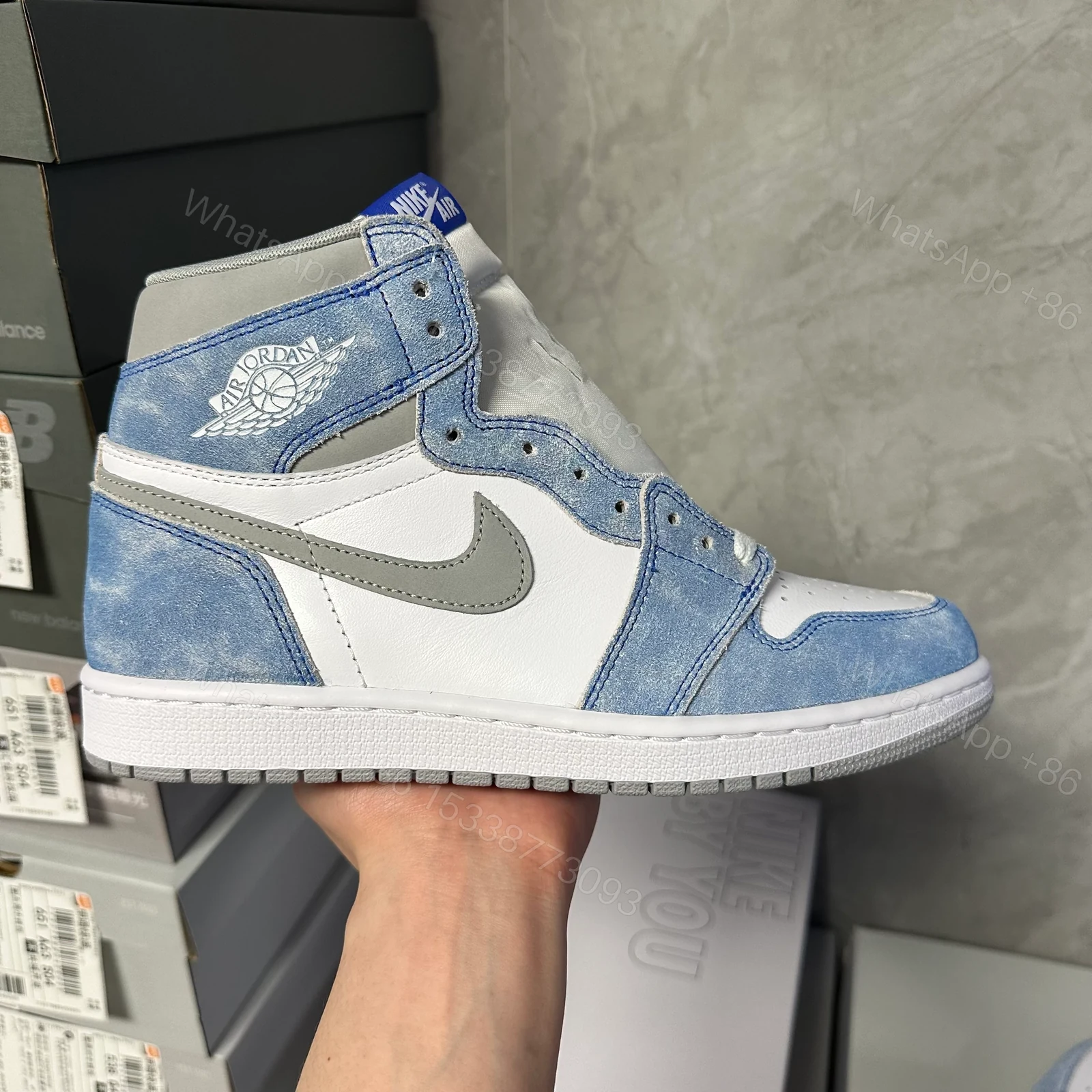 Jordan 1 Retro High Hyper Royal Smoke Grey — view 1