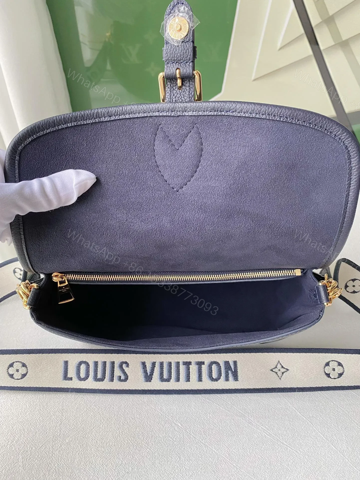 View 2 of Louis Vuitton LV Diane Handbags Embossed Pattern 23x16x8.5cm