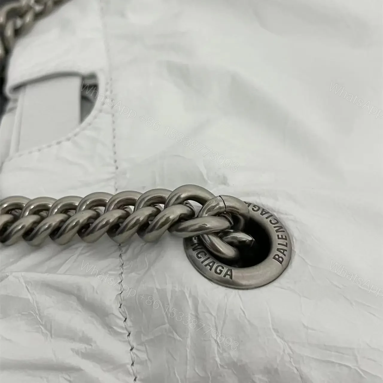View 9 of 高仿Balenciaga2023Crushtote褶皺牛皮手拎袋大號
