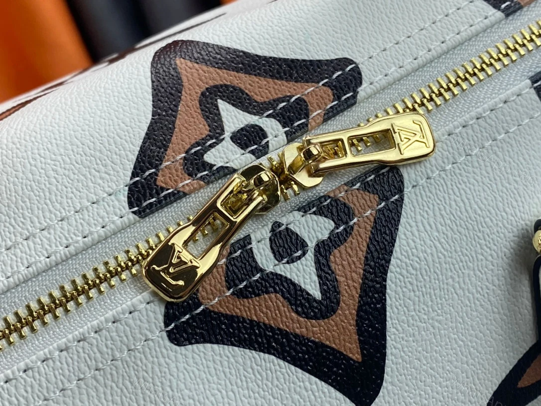 View 7 of New Arrival Bag LUV 786
