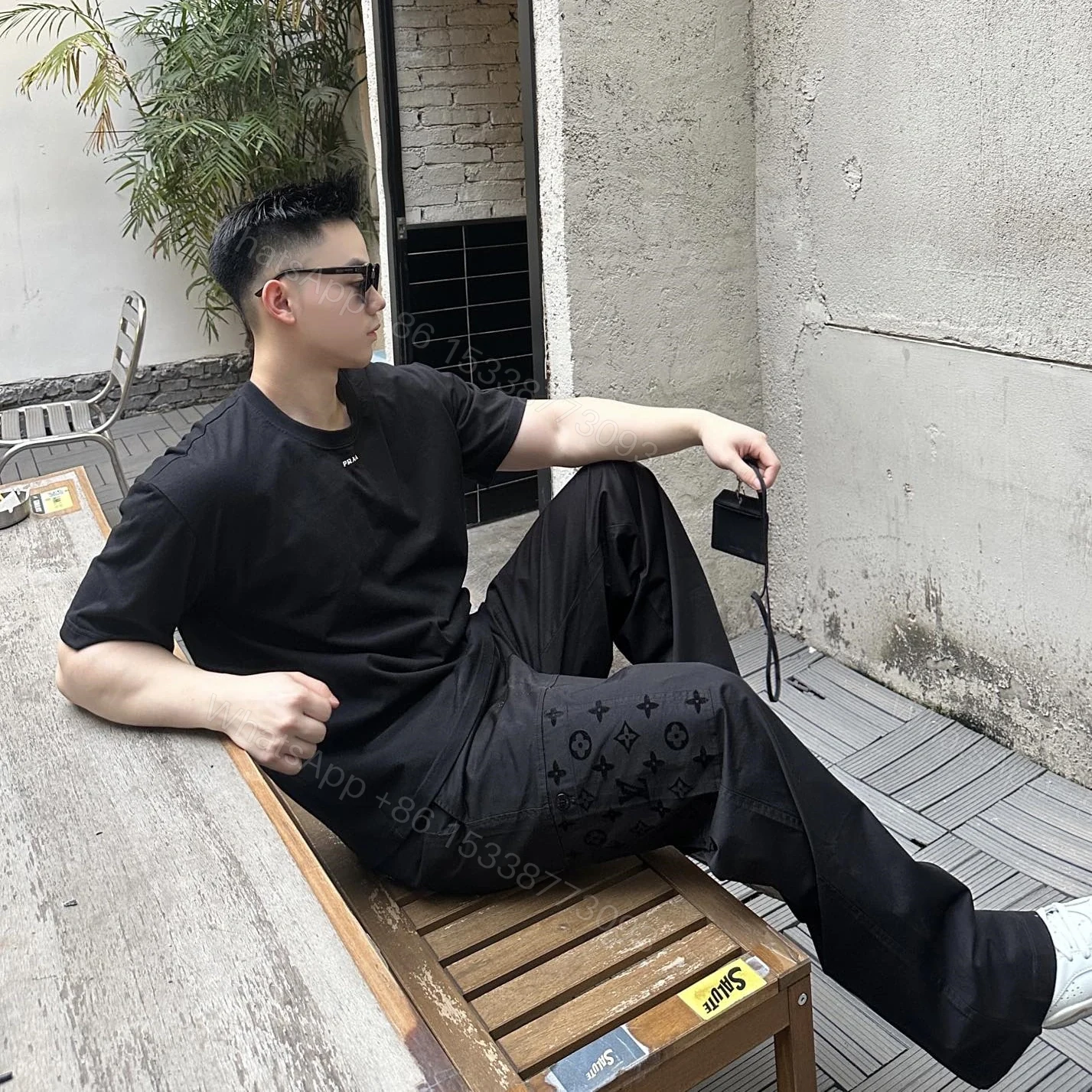 View 15 of 高仿LV*SS24系列1AFATD純色老花植絨工裝褲