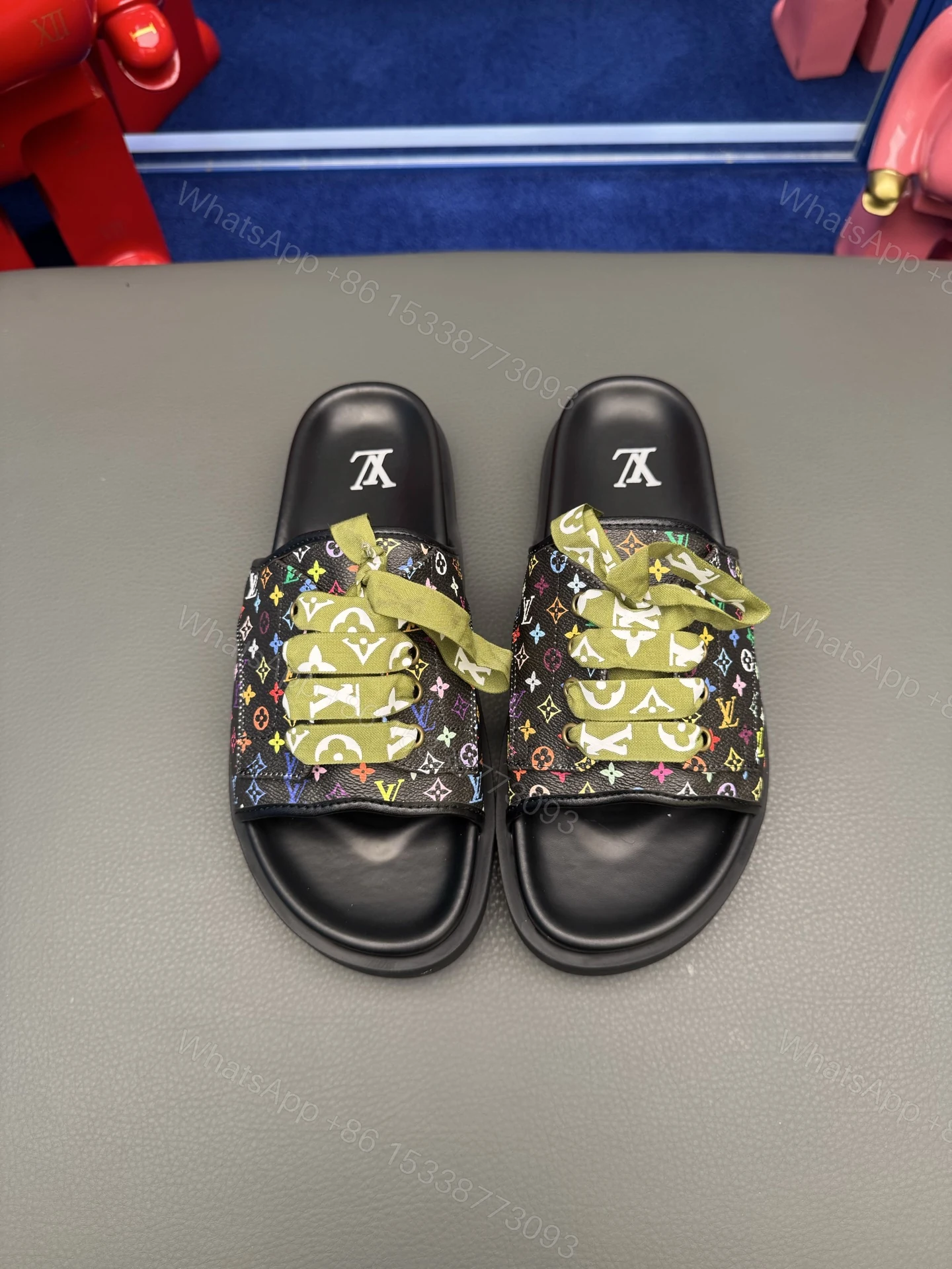 LV 一比一黑底彩色Monogram拖鞋 撞色亮眼設計 潮流風格必備 — view 1