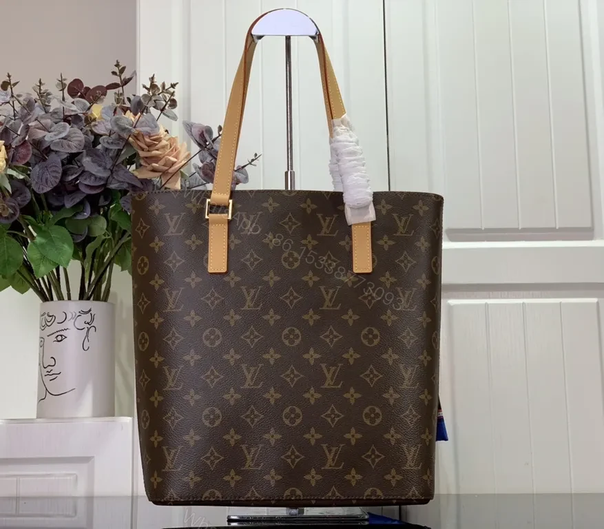 Iconic Monogram Tote: Timeless Everyday Luxury Bag — view 1