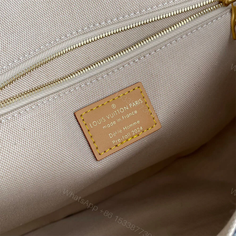View 7 of LV Bolsa Messenger Montsouris MM