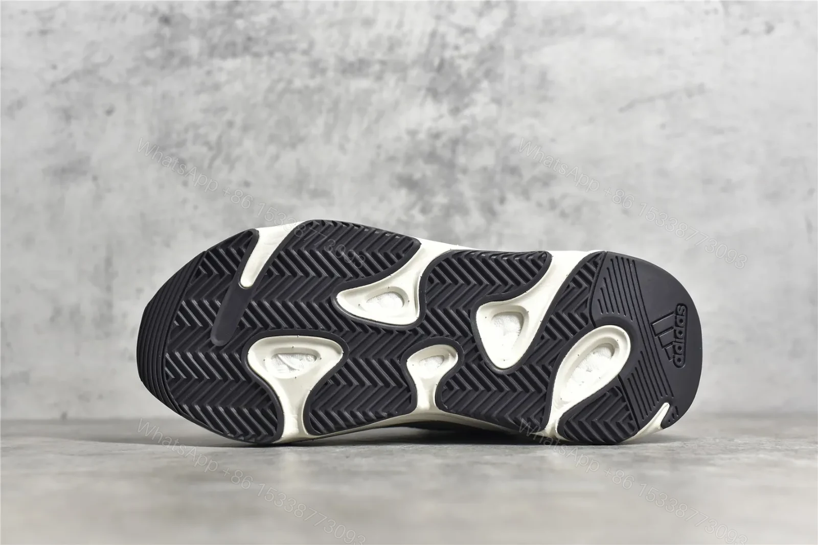 View 9 of YEEZY BOOST 700 V2 CREAM Reps