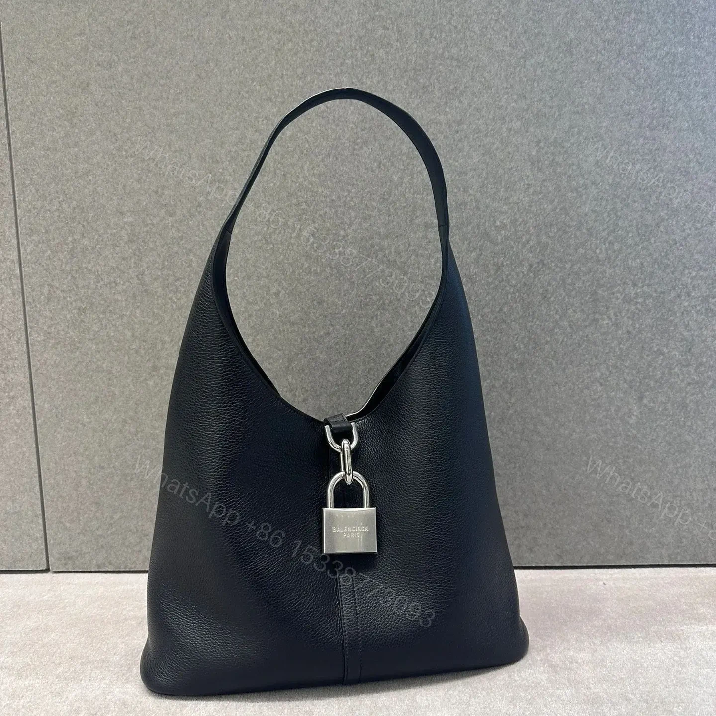 View 16 of 高仿Balenciaga*Locker水桶包2024早春S