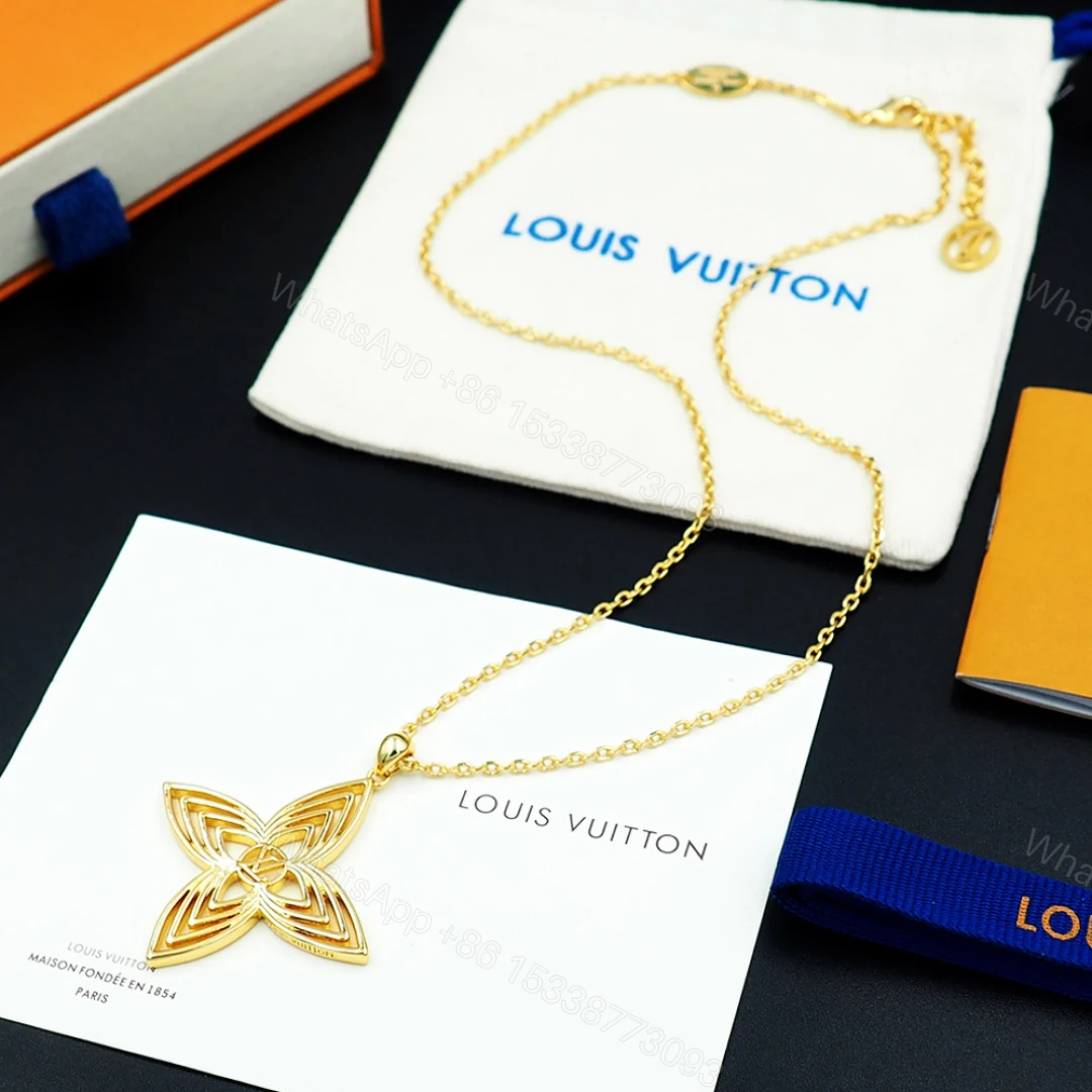 LV 原單四葉花瓣吊墜項鍊 金色精品飾品 — view 1