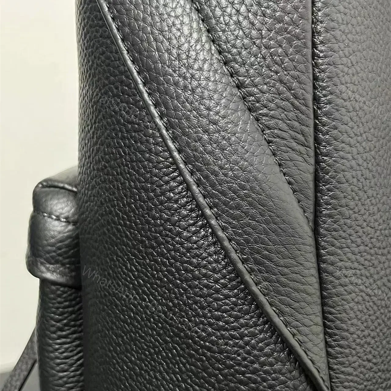 View 13 of 高仿BalenciagaExplorer系列小牛皮背包XS