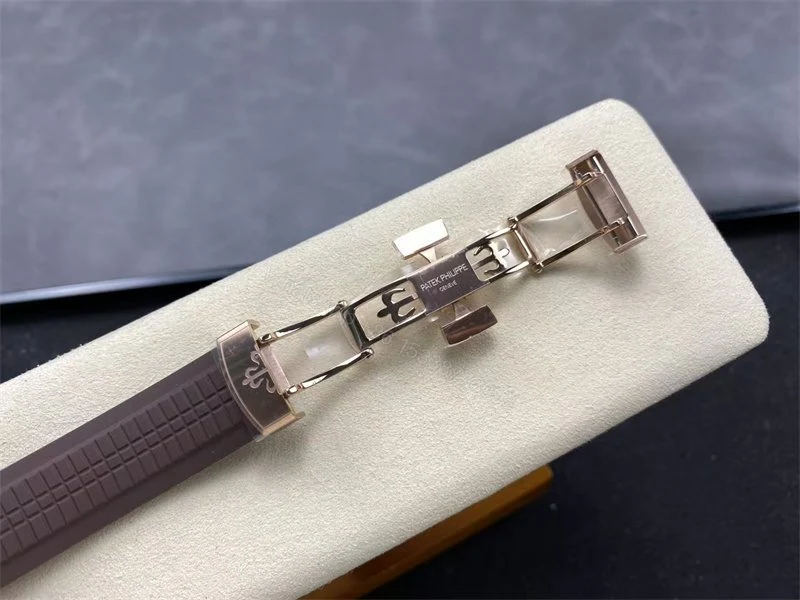 View 21 of Replica Patek Philippe Aquanaut Rose Gold Super Clone