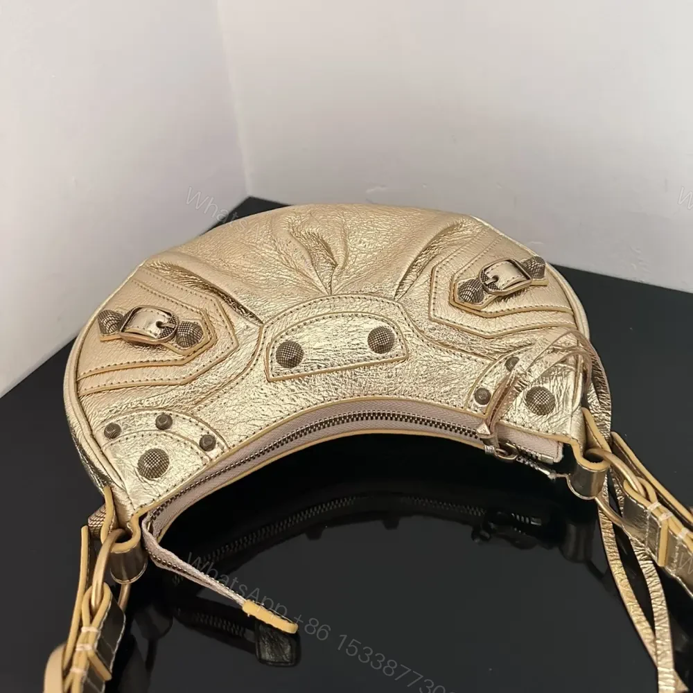 View 8 of 高仿Balenciaga*LeCagole系列餃子包金色XS