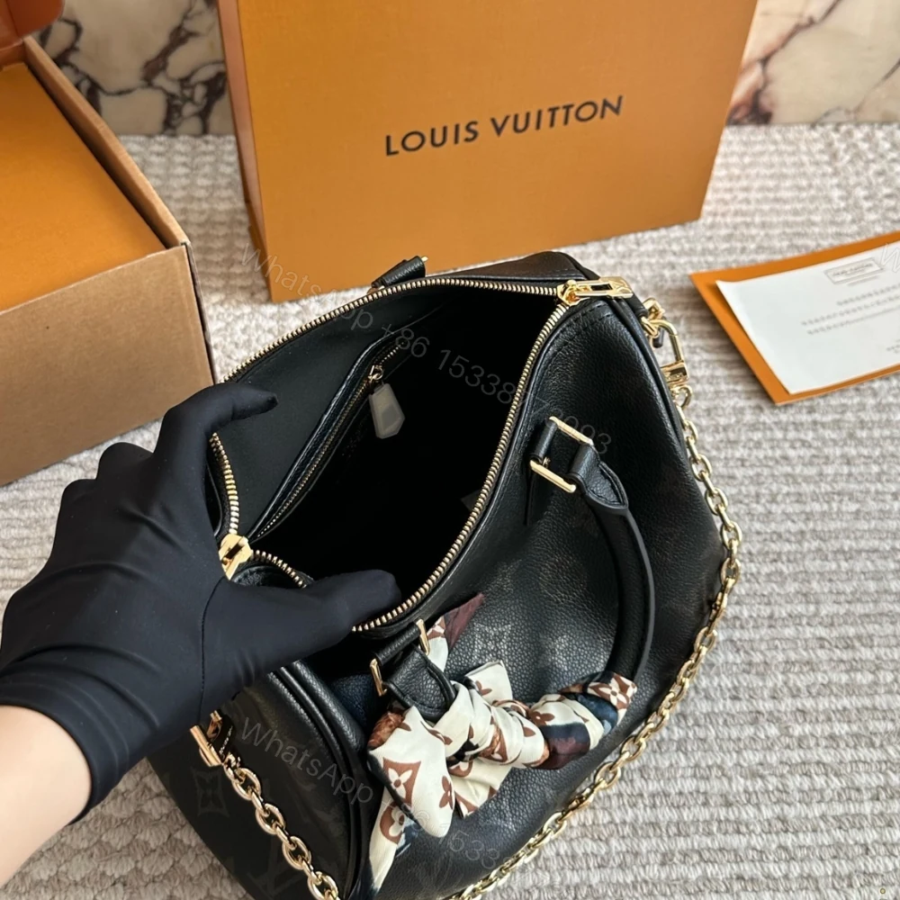 View 9 of Louis Vuitton Speedy Bandoulière 25 Black 25Cm M26486