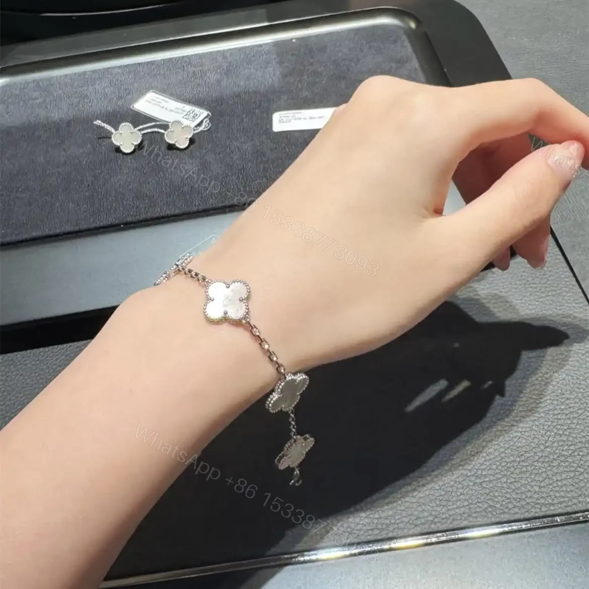 View 15 of 高仿首飾VanCleef&Arpels*RF48400貝母白金手鏈