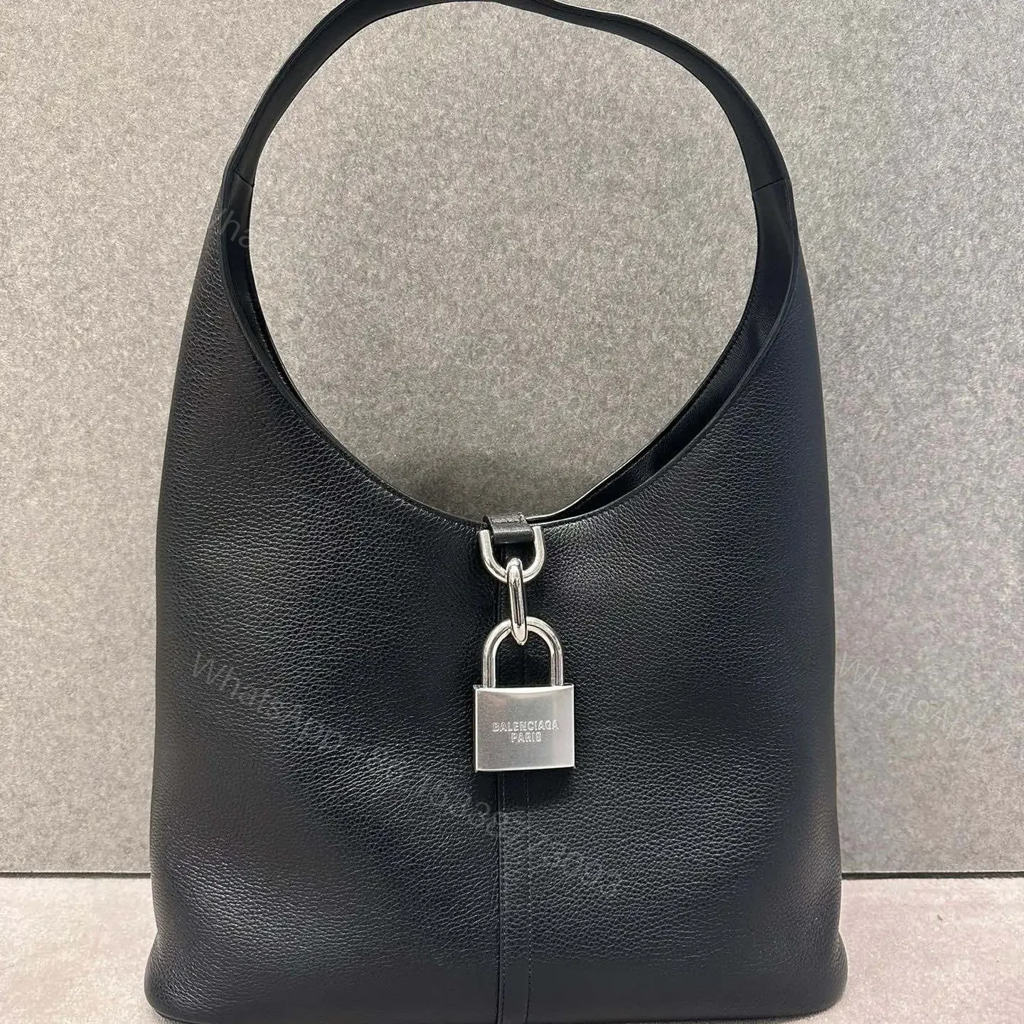 View 15 of 高仿Balenciaga*Locker水桶包2024早春S