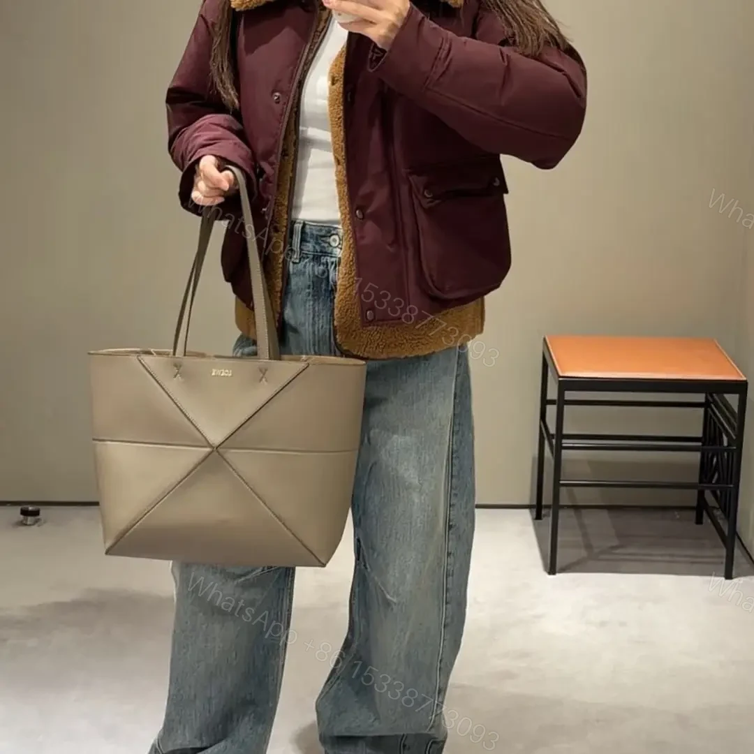 View 20 of 高仿Loewe*Fold系列3170幾何Tote包灰褐色中號免檢版