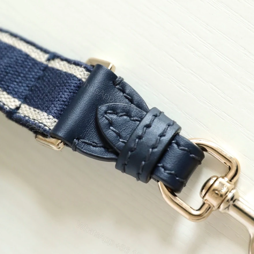 View 9 of 高仿Dior郵差包Oblique印花刺繡小號免檢版