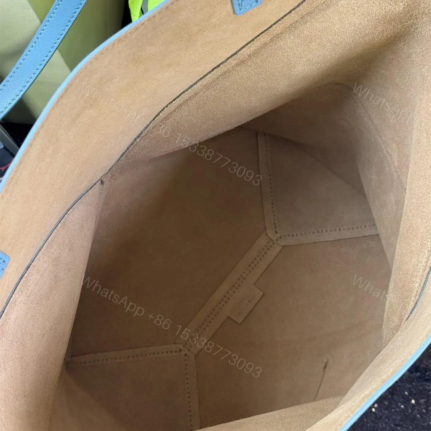 View 9 of 高仿Loewe*Fold系列4512小牛皮Tote手袋水色中號免檢版