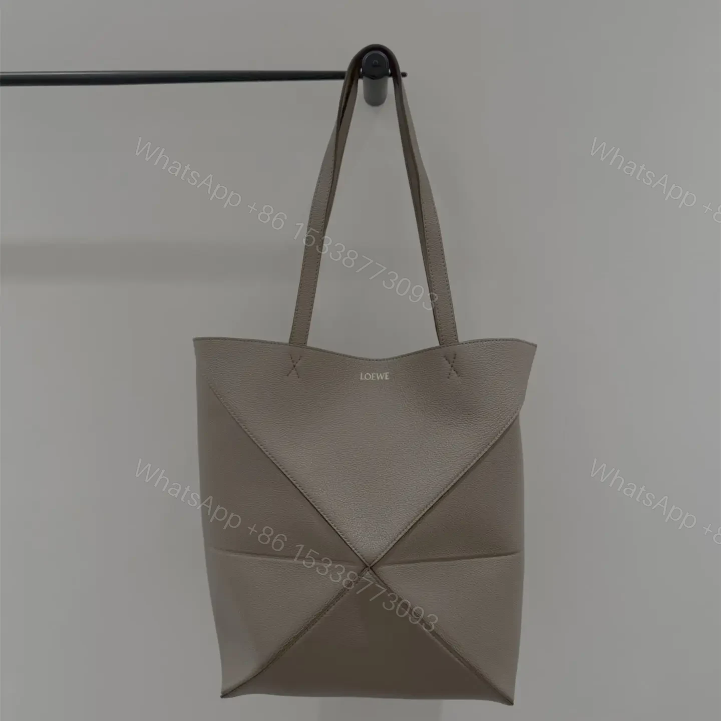 View 14 of 高仿Loewe*Fold系列3170小牛皮Tote手袋灰褐色中號免檢版