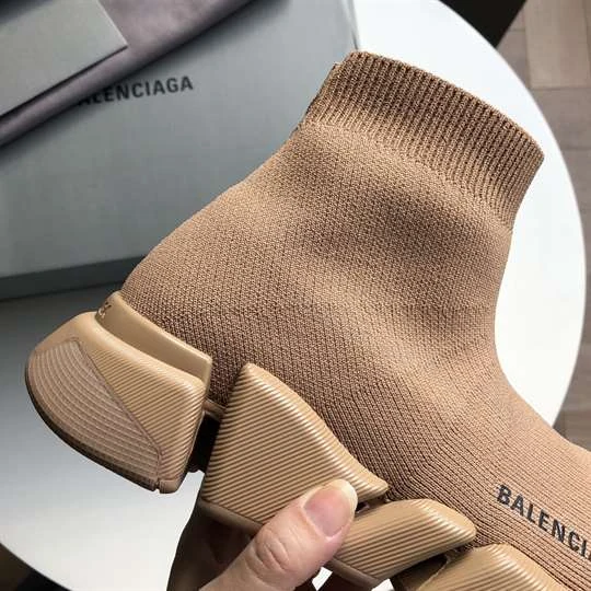 View 8 of BALENCIAGA MEN’S SPEED 2.0 SNEAKER IN BEGIE – BB141