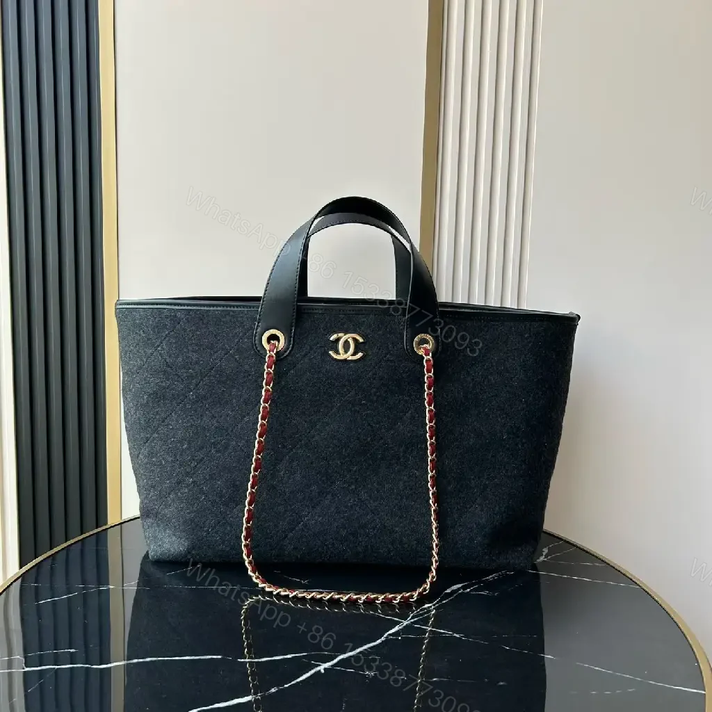 Chic Black Quilted Tote with Gold Hardware - Luxury Everyday tote — view 1