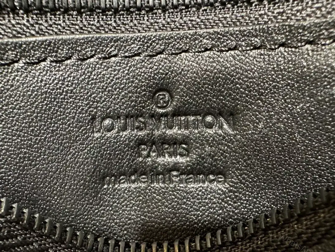 View 9 of LOUIS VUITTON GASTON WEARABLE WALLET – RRG072