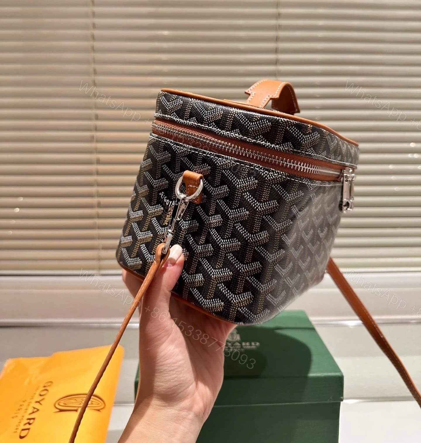 View 6 of GOYARD MUSE VANITY CASE BLACK TAN 20CM MUSEVAPMLTY01CL03P