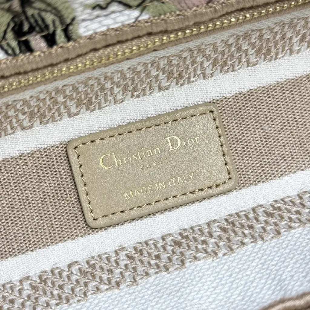View 4 of Floral Luxe Handbag: Tapestry Texture, Crossbody Elegance