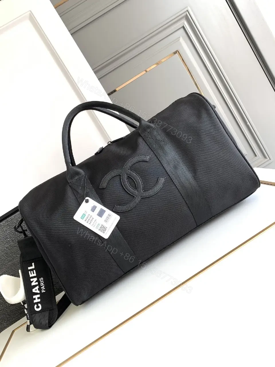 Structured Black Travel Bag: Matte, Signature Emblem, All-Day Ready — view 1