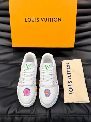 View 8 of LOUIS VUITTON X YAYOI KUSAMA LV TRAINER SNEAKER IN WHITE – LSVT352