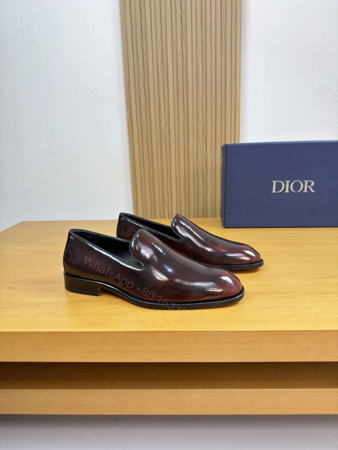 Dior一比一酒紅亮面套腳皮鞋 男士高端休閒皮鞋 — view 1