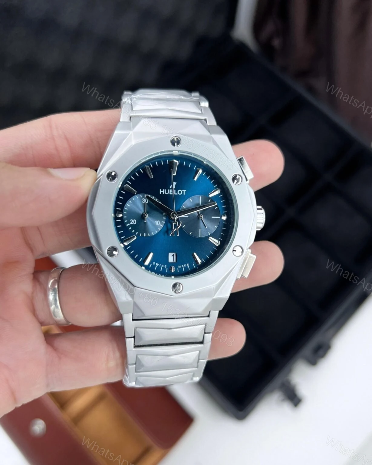 Hublot Big Bang Midnight Blue Diamond Cut 40mm Quartz — view 1