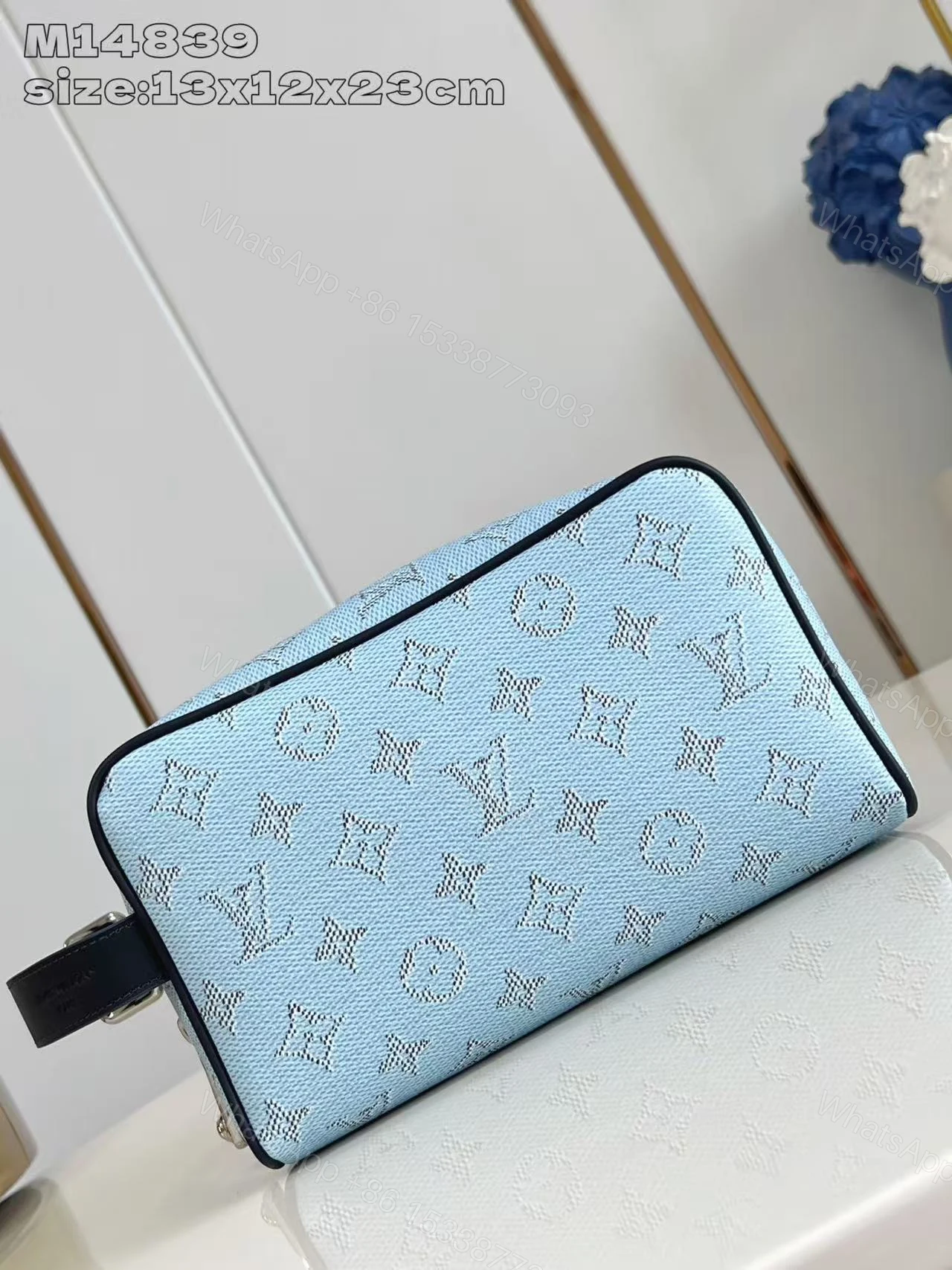 LV A貨M14839迷你手拿包天藍Monogram帆布清爽配色設計款 — view 1
