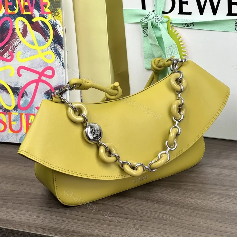 View 4 of 高仿Loewe*Ola系列7848小牛皮腋下包薑黃色中號免檢版