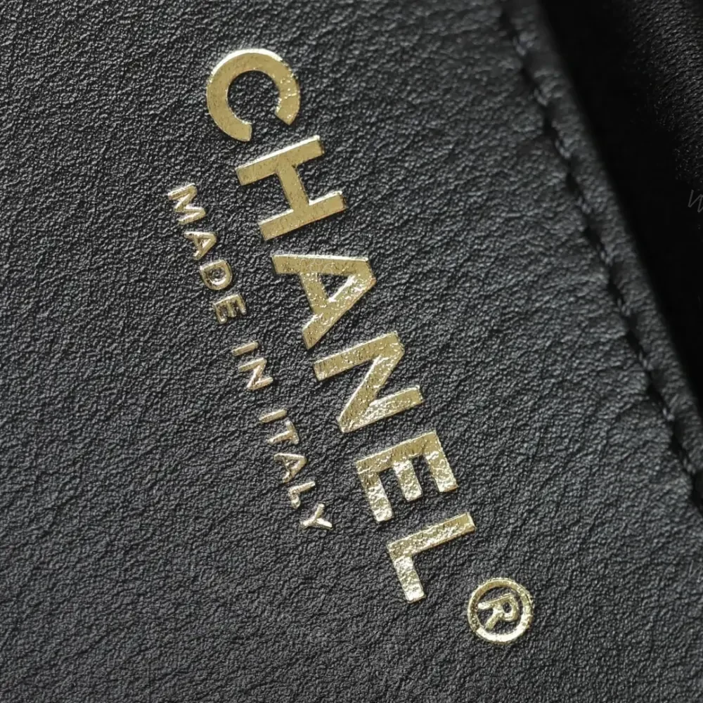 View 8 of 高仿Chanel*25S系列AS5293金屬牛皮流浪包銀色小號免檢版