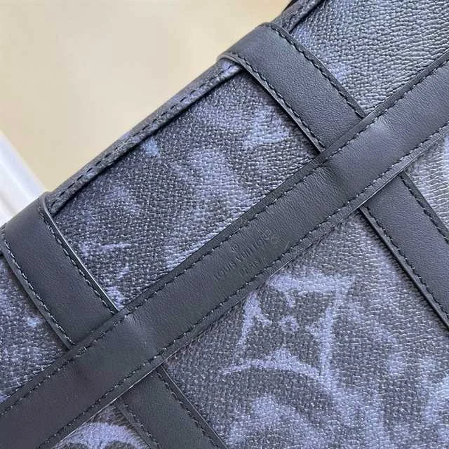 View 6 of LOUIS VUITTON TRUNK MESSENGER MONOGRAM CANVAS M57271