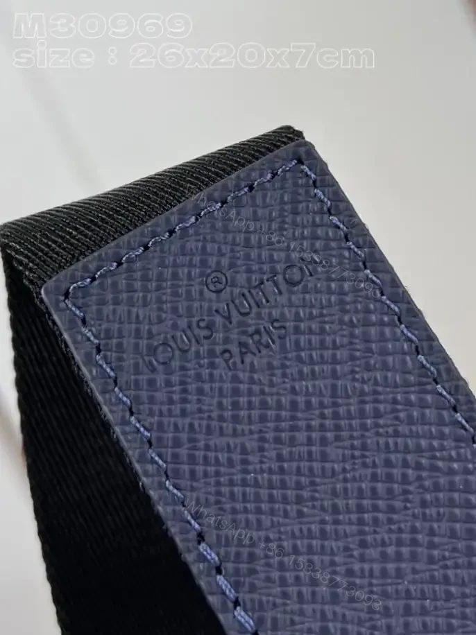 View 9 of LOUIS VUITTON DISTRICT PM – LBV408