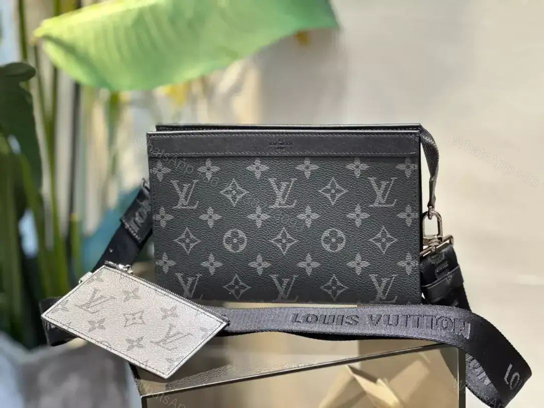 View 9 of LOUIS VUITTON GASTON WEARABLE WALLET – RRG071