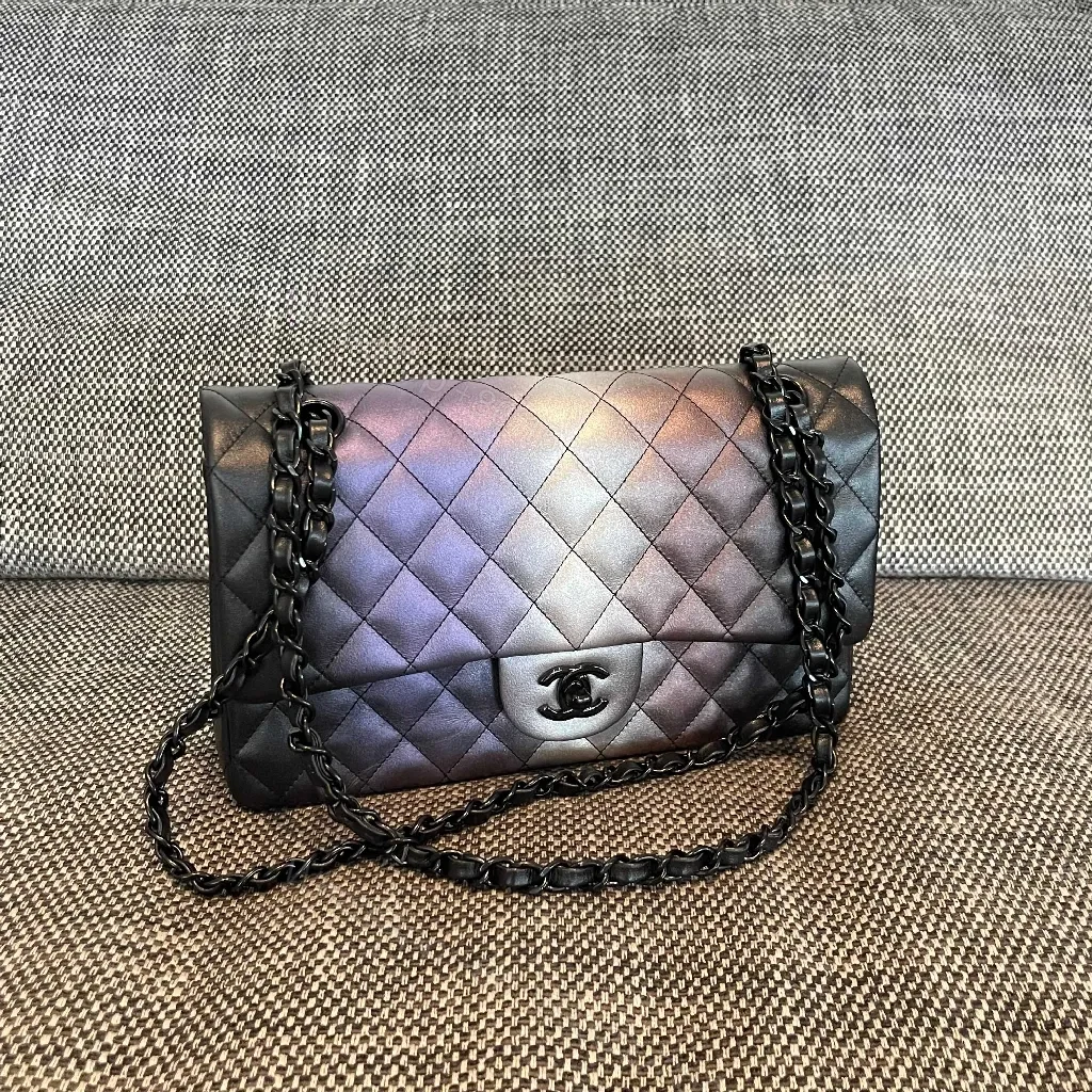 Quilted Belt Bag: Premium Texture, Iridescent Shine, Everyday Luxury — view 1