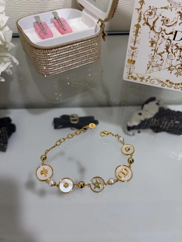 View 3 of DIOR迪奥早春新款CD彩贝小圆多元素珍珠星星四叶草手链_高仿a货厂家-奢品库