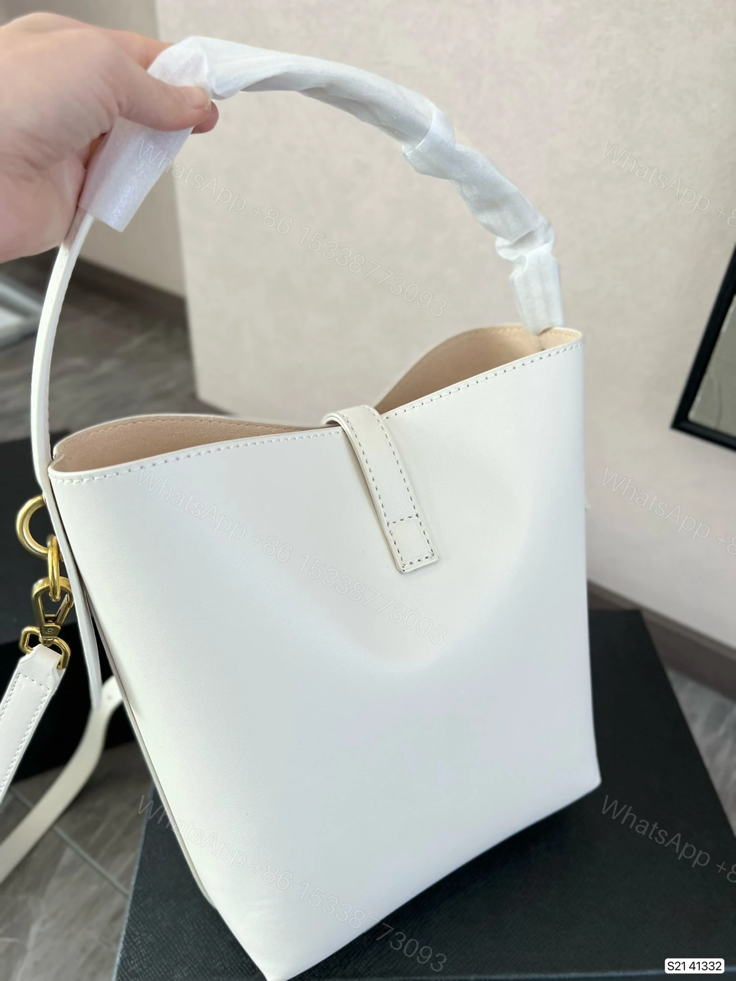 View 7 of YSL LE 5 À 7 SUPPLE SMALL IN GRAINED