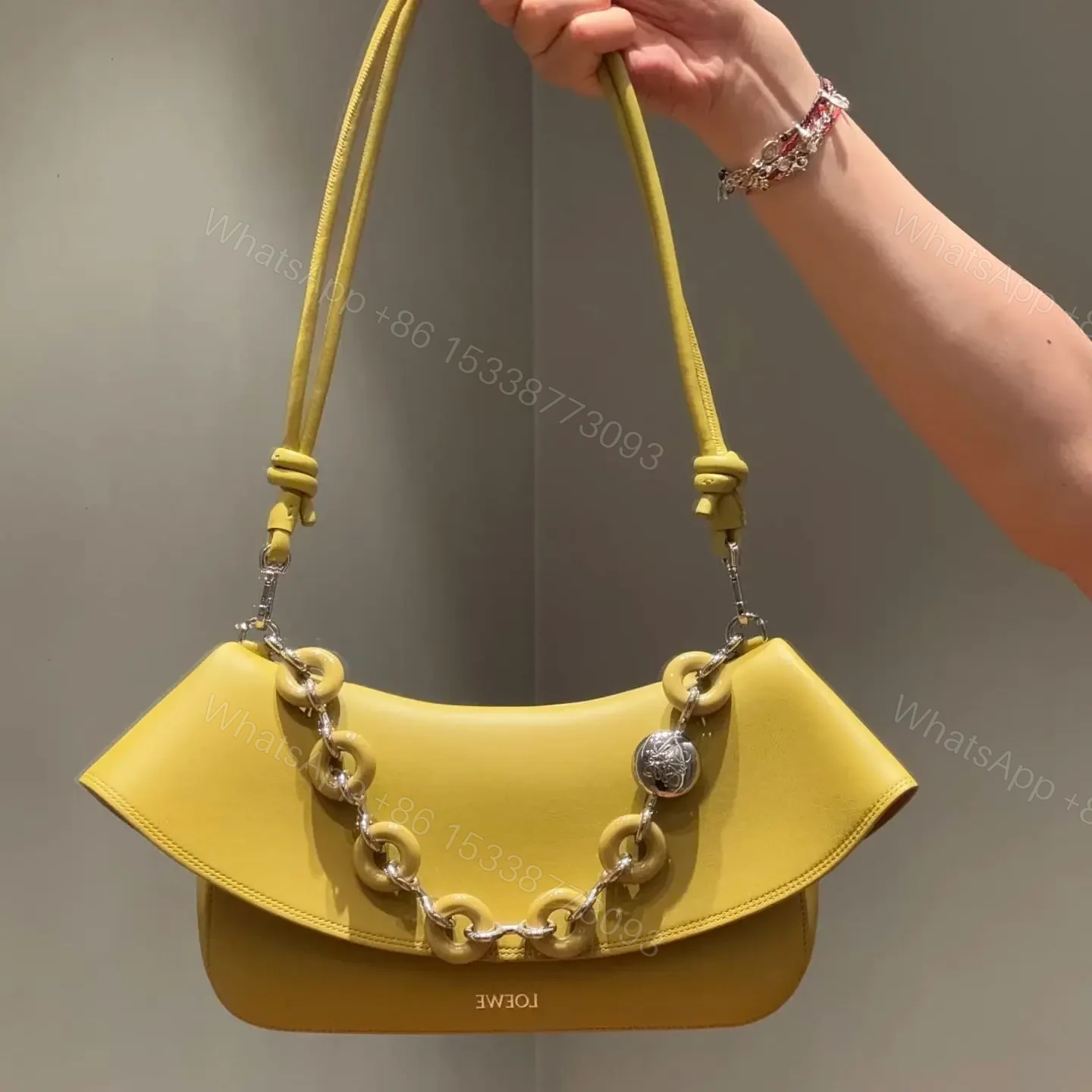 View 21 of 高仿Loewe*Ola系列7848小牛皮腋下包薑黃色中號免檢版